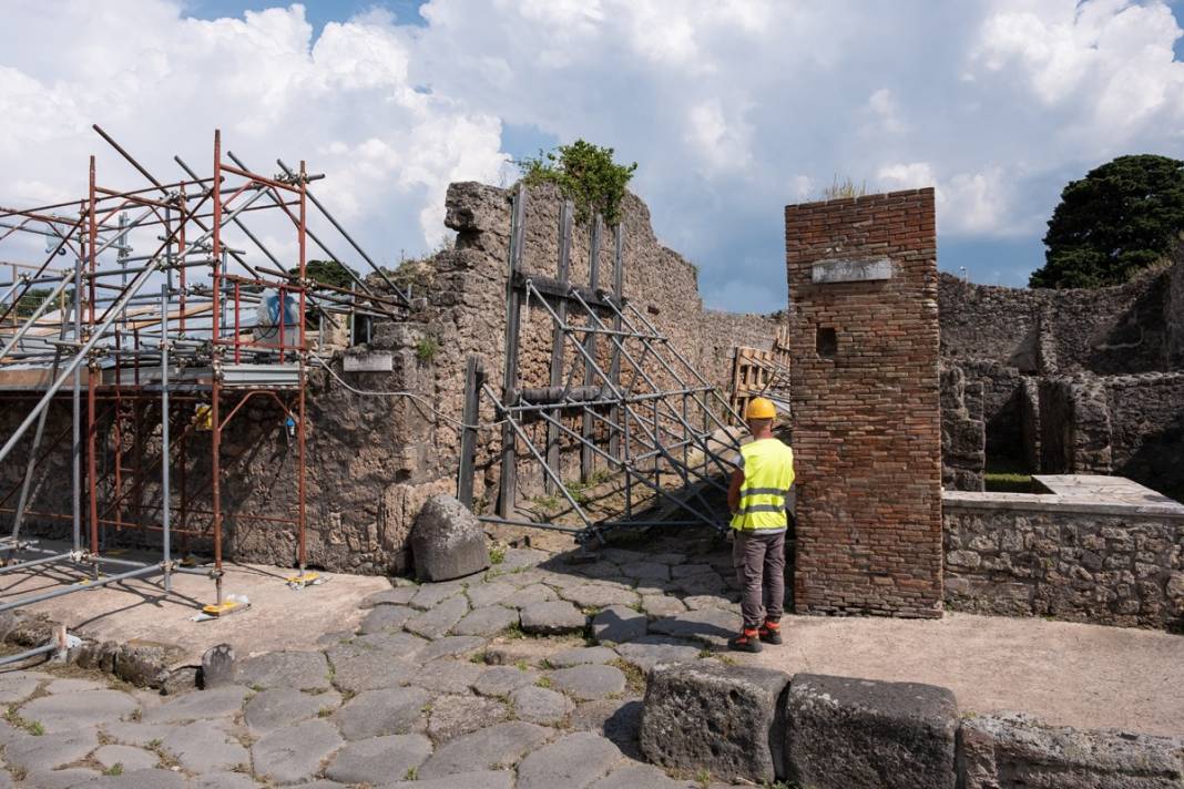 15 dakikada yeryüzünden silinen Pompei'de yeni keşif: Fırına sığınmışlar... 19